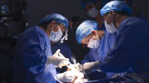 TS.BS Richard Huy trải lòng về ca phẫu thuật đầy thách thức cho Thu Hường “cô gái mặt lõm”